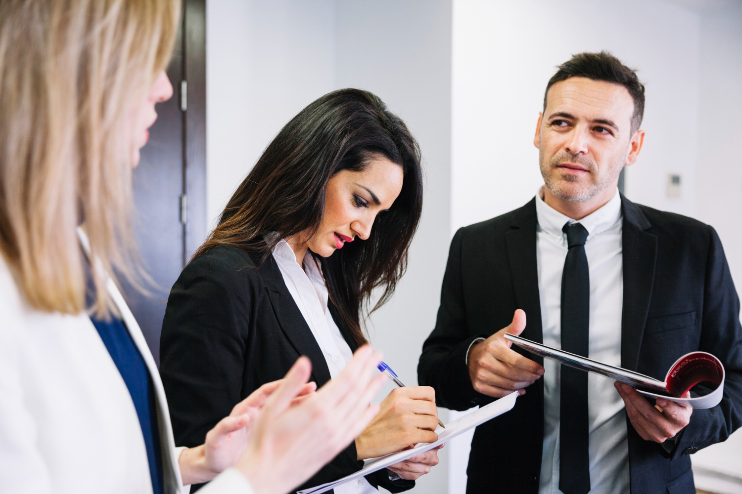 ¿Hay salidas si quieres ser abogado? Descubre tus opciones profesionales