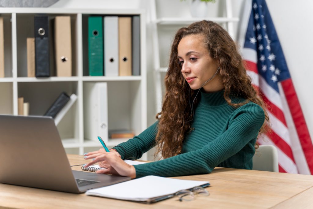 Aprender inglés en academia para avanzar en estudios, trabajo y vida personal